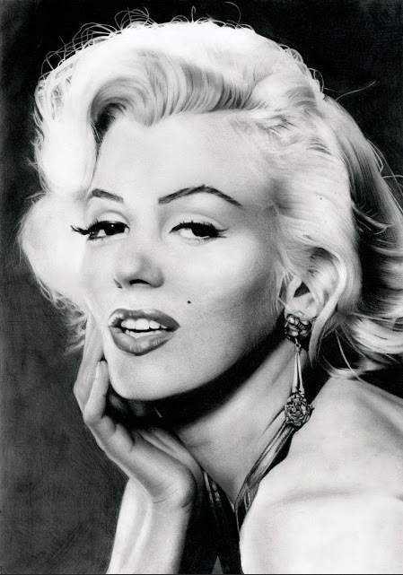 Marylin Monroe ze sztucznymi rzęsami