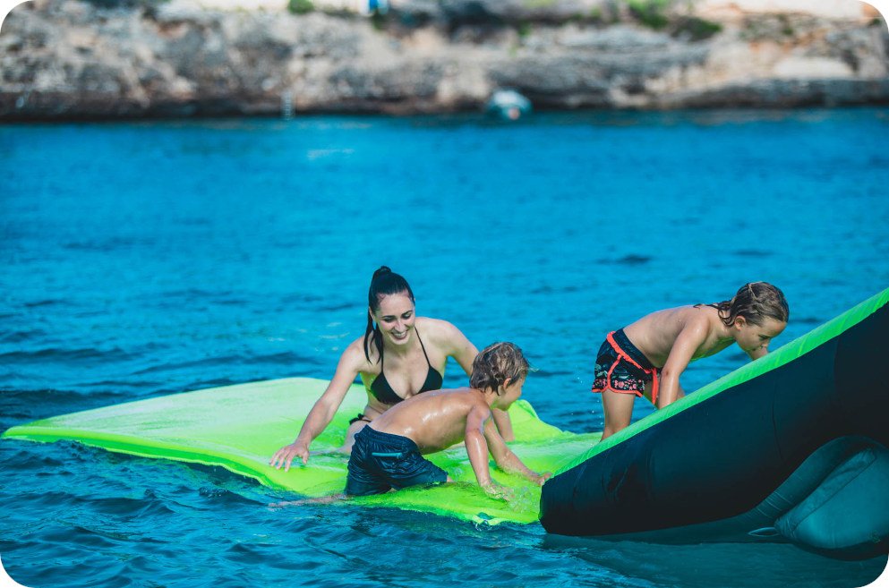 samopompująca mata do zabawy w wodzie