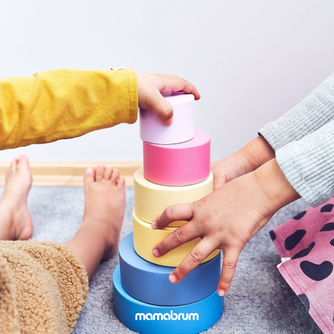 Drewniana kolorowa wieżyczka