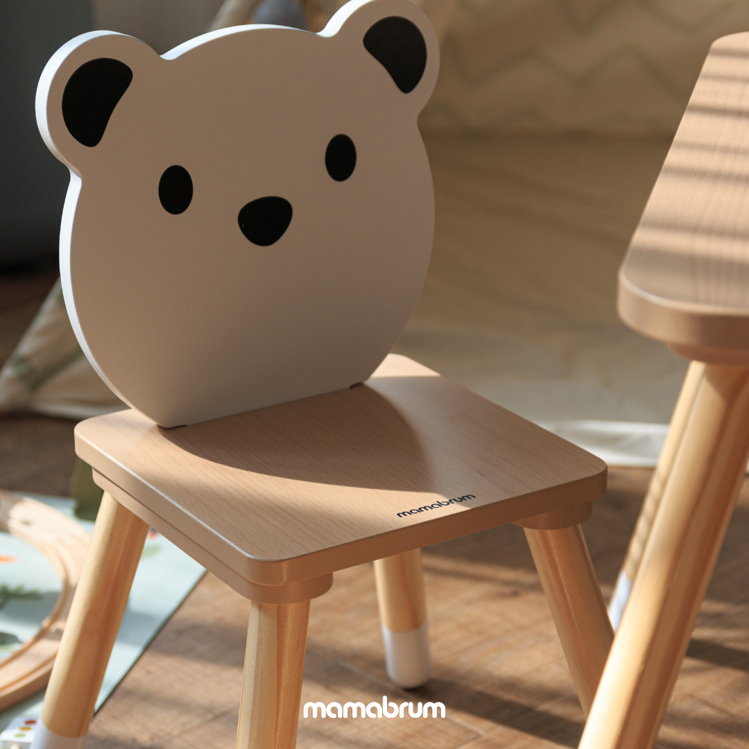 Drewniany stolik ze schowkiem i 2 krzesełka Zestaw dla dzieci – Uroczy Miś