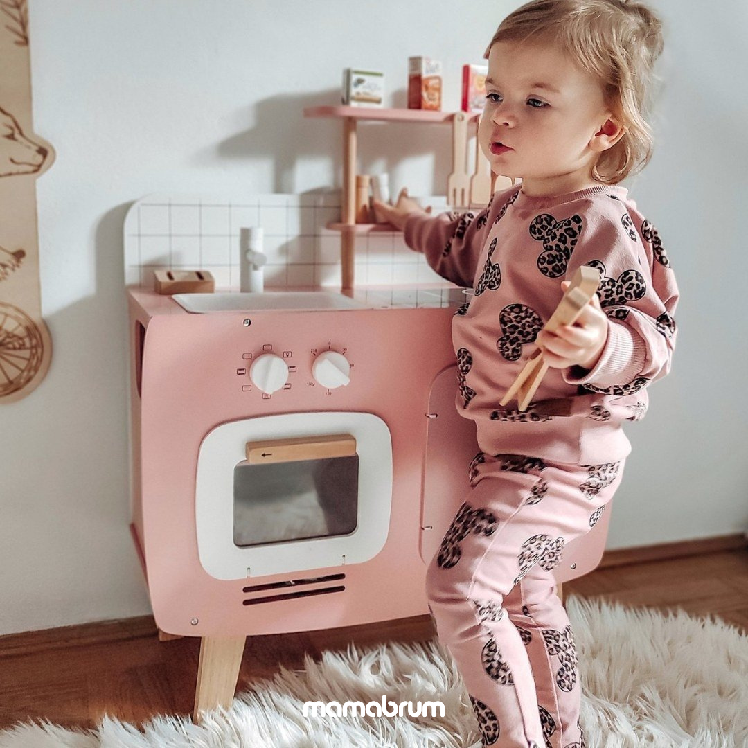 Drewniana, interaktywna kuchnia narożna XXXL z lodówką, mikrofalą, piekarnikiem, zmywarką i akcesoriami - biała