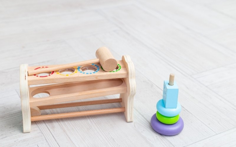 zabawka dziecięca wykonana z drewna