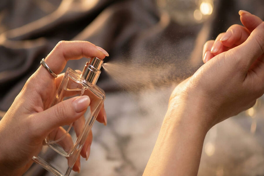 Jak przedłużyć trwałość perfum