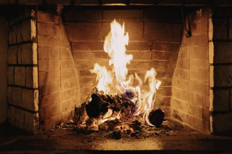 drewno do palenia w kominku