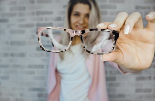 Okulary korekcyjne – jak przyzwyczaić się do ich noszenia?