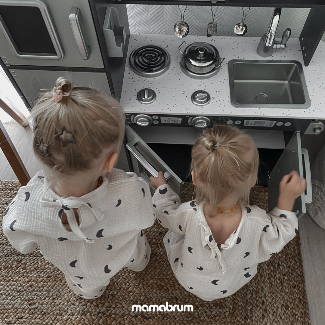 Drewniana, interaktywna kuchnia narożna XXXL z lodówką, mikrofalą, piekarnikiem, zmywarką i akcesoriami - biała