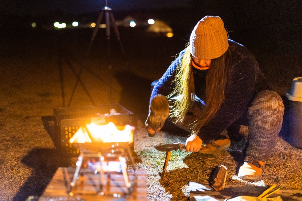 Jak batonować drewno nożem? Poradnik krok po kroku