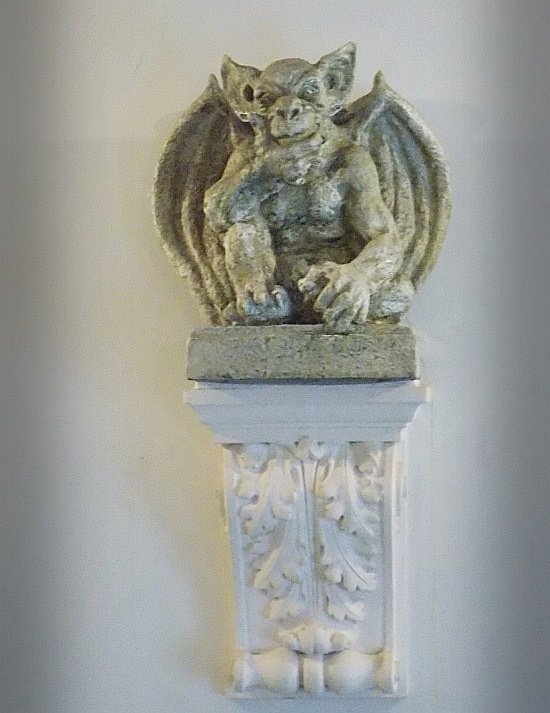 figurka gotycki gargulec na cokole - Włocławek Satanael