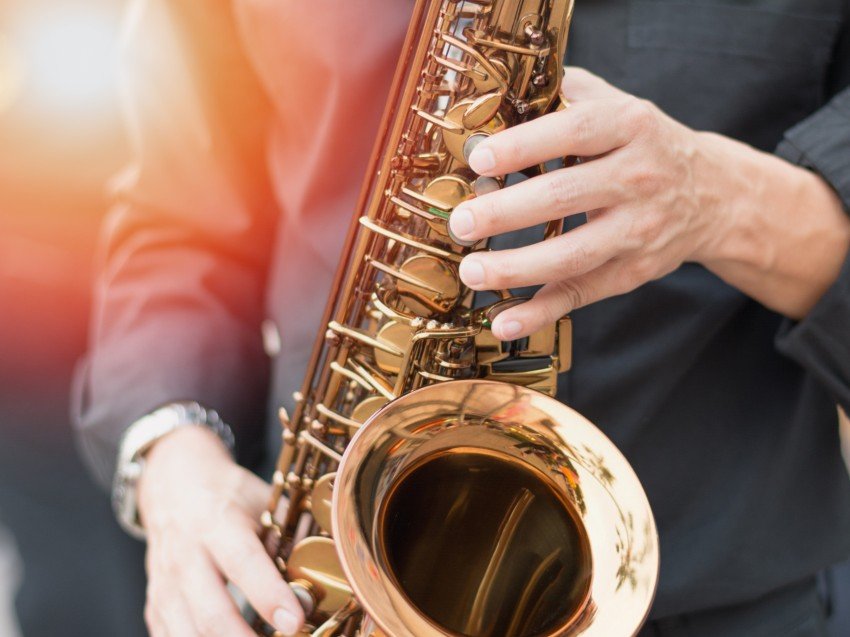 Saksofon złoty instrument muzyczny