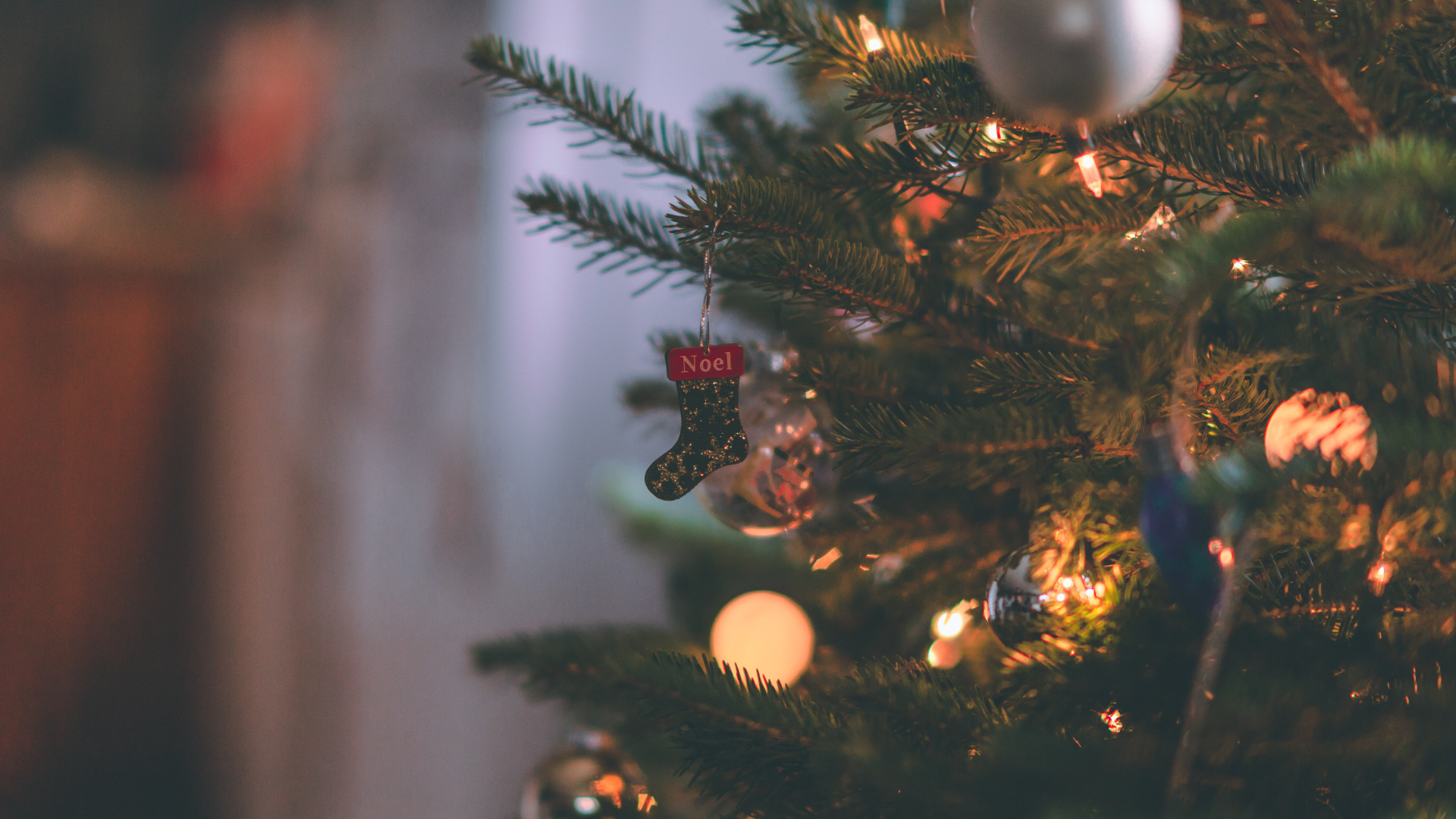 Lampki choinkowe LED i tradycyjne – jak wybrać idealne?