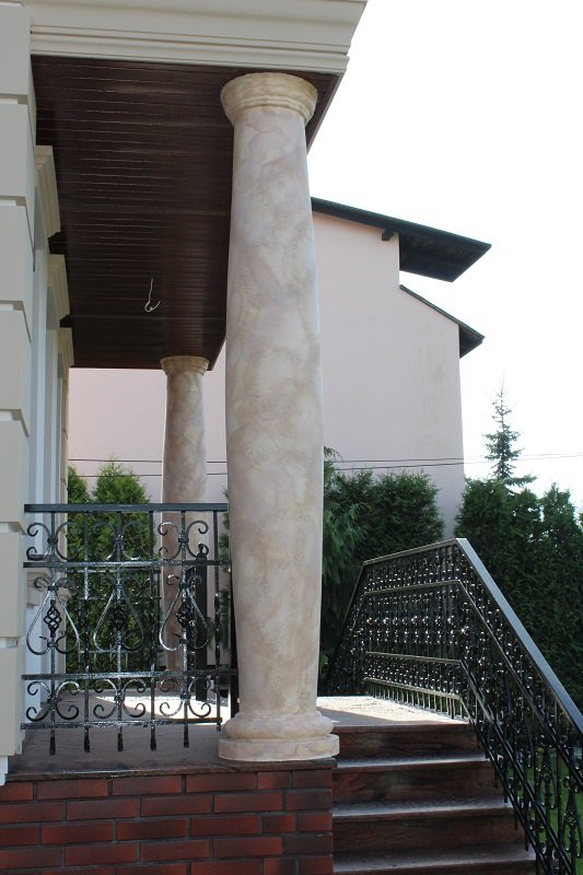 Il Ducale - imitacja marmuru na kolumnach