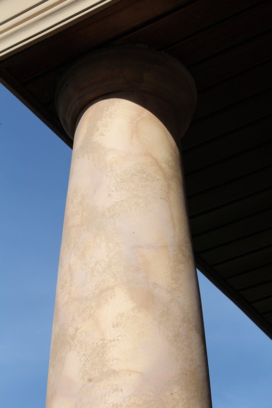 Il Ducale - imitacja marmuru na kolumnach