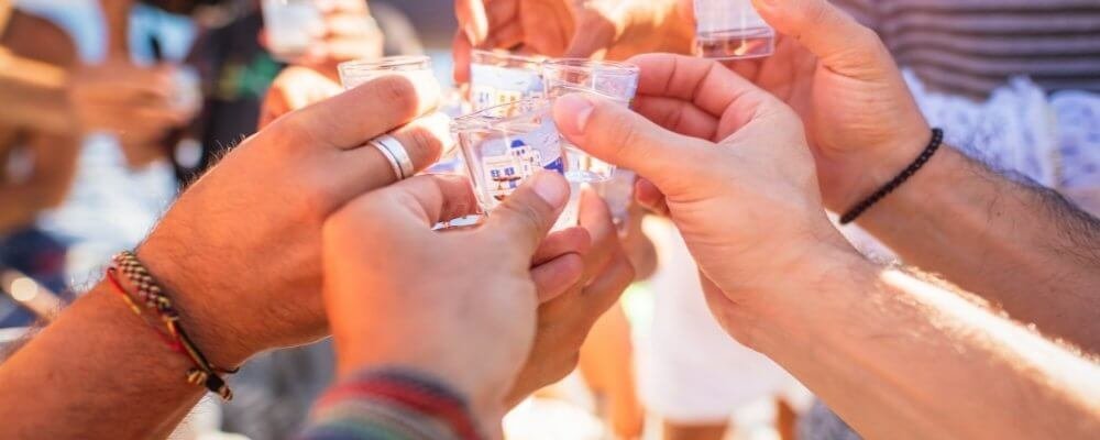Ciekawostki o wódce. Ile kalorii ma wódka, jaki ma termin ważności i wiele więcej! Ciekawostki o wódce. Ile kalorii ma wódka, jaki ma termin ważności i wiele więcej!
