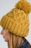 Ciepła karmelowa czapka z pomponem CZ08