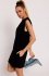 Moe sukienka mini z poduszkami na ramionach czarna M789 