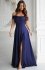 Połyskująca długa sukienka z hiszpańskim dekoltem granatowa